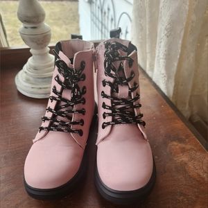 Size 10 little girls pink boots new no tages